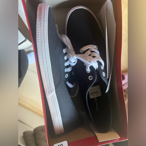 American Eagle Sneakers - Brand New in Box - never worn - Size 10 - Navy - Picture 1 of 4